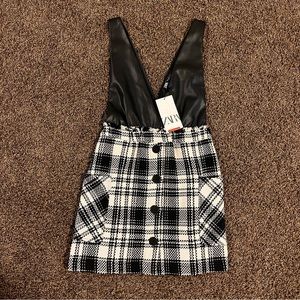 Zara - dress - black and white - tweed - low cut - button detail - size S